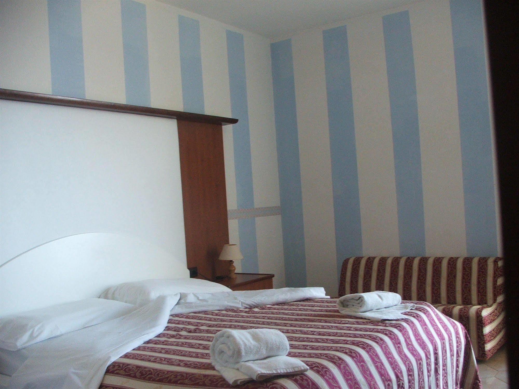 Hotel Vittorio Portopalo Di Capo Passero ภายนอก รูปภาพ